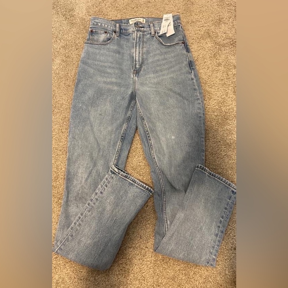 Abercrombie and fitch 
90s slim straight ultra high rise